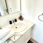 4luciroom Guest house